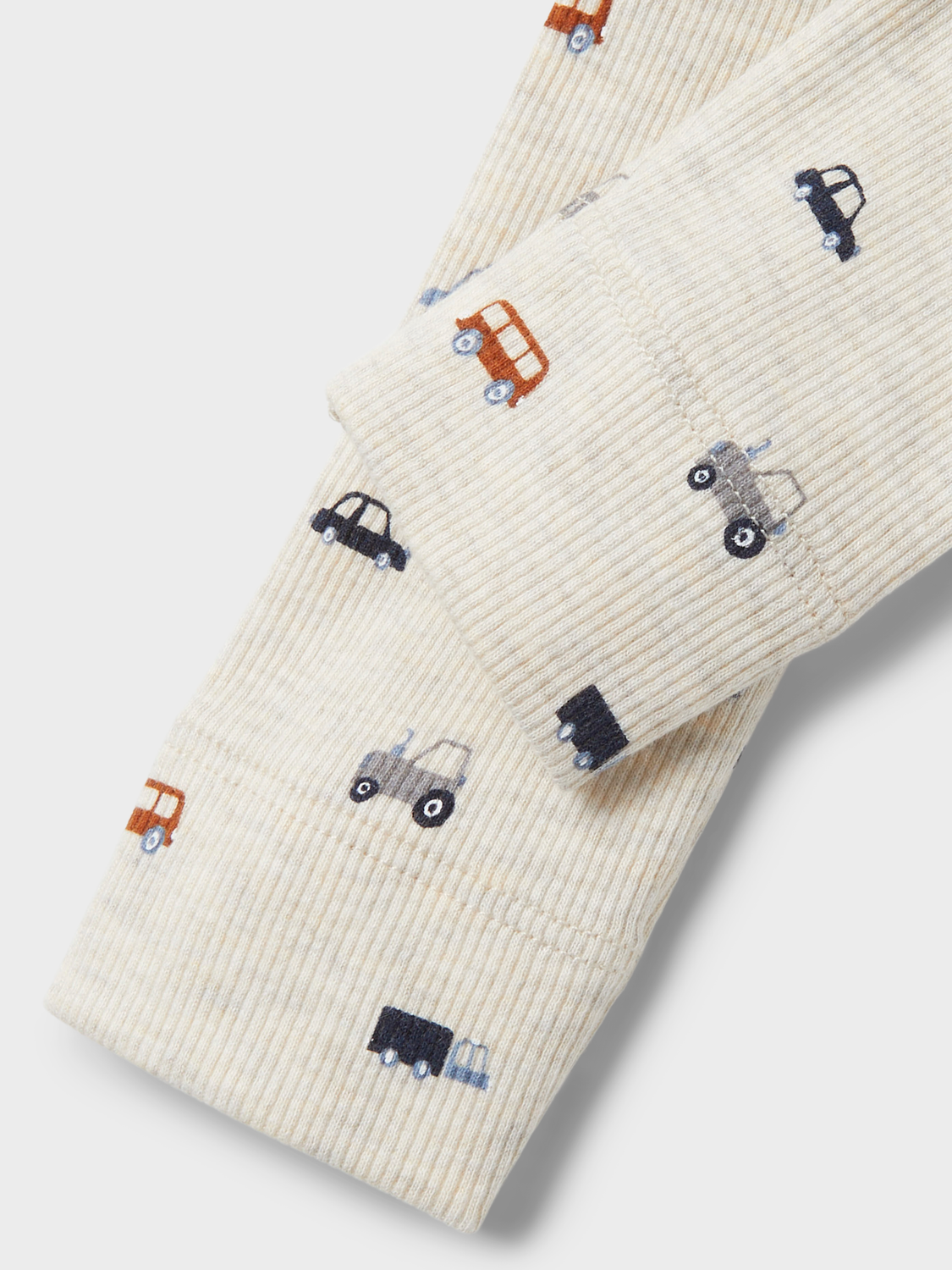 model_shot-front_full